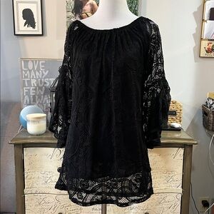 WIN WIN FULL LACE TUNIC BLOUSE BLACK SIZE SMALl TO MEDIUM NEW WITH TAGS